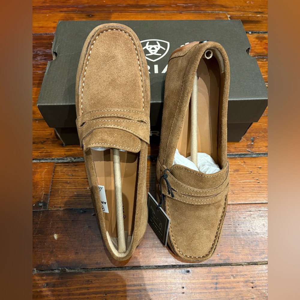 NWT Ariat Slippers